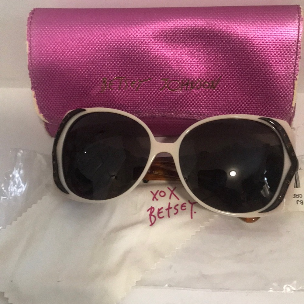 Betsey Johnson cream heartbreaker sunglasses
